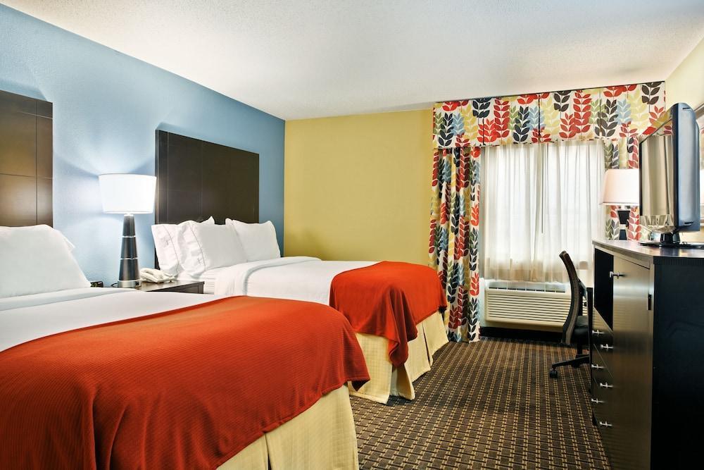 Holiday Inn Express Hotel Fort Campbell-Oak Grove By Ihg Екстериор снимка