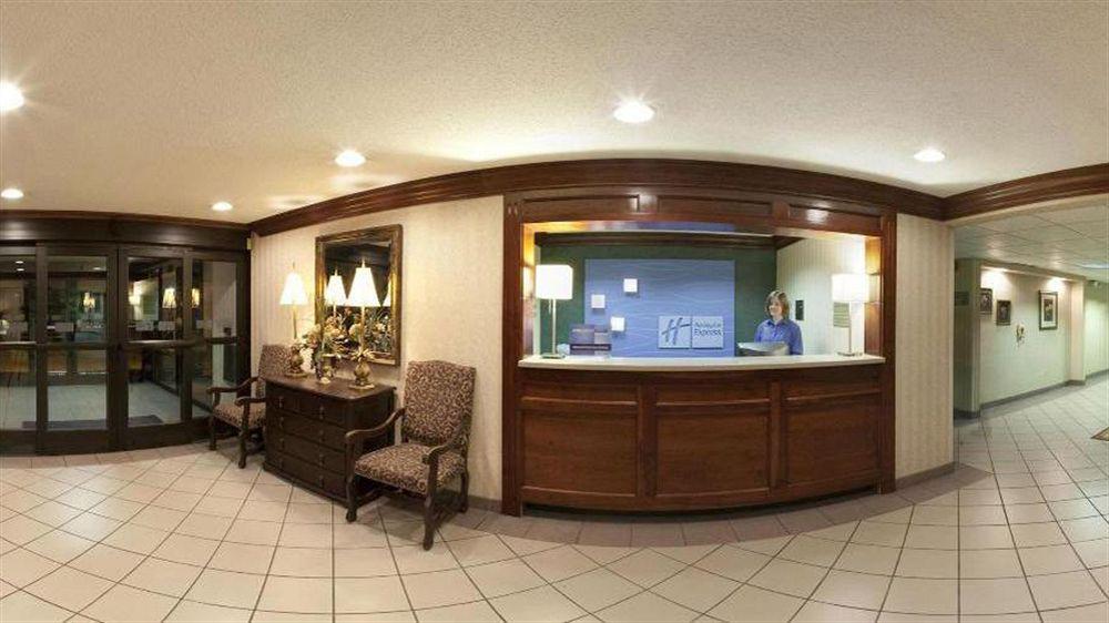 Holiday Inn Express Hotel Fort Campbell-Oak Grove By Ihg Екстериор снимка