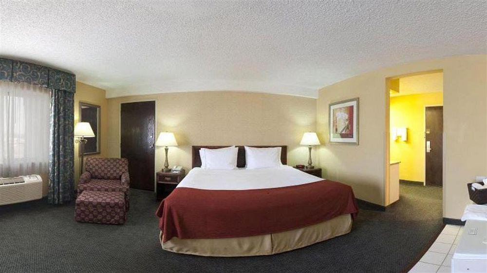 Holiday Inn Express Hotel Fort Campbell-Oak Grove By Ihg Екстериор снимка
