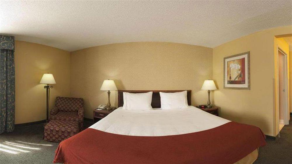 Holiday Inn Express Hotel Fort Campbell-Oak Grove By Ihg Екстериор снимка