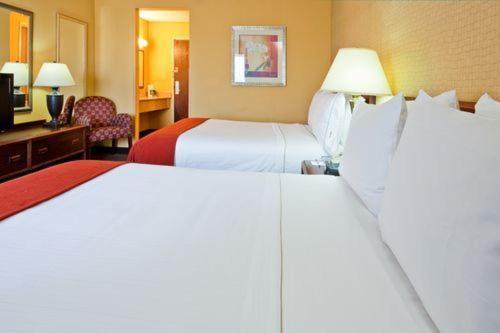 Holiday Inn Express Hotel Fort Campbell-Oak Grove By Ihg Стая снимка