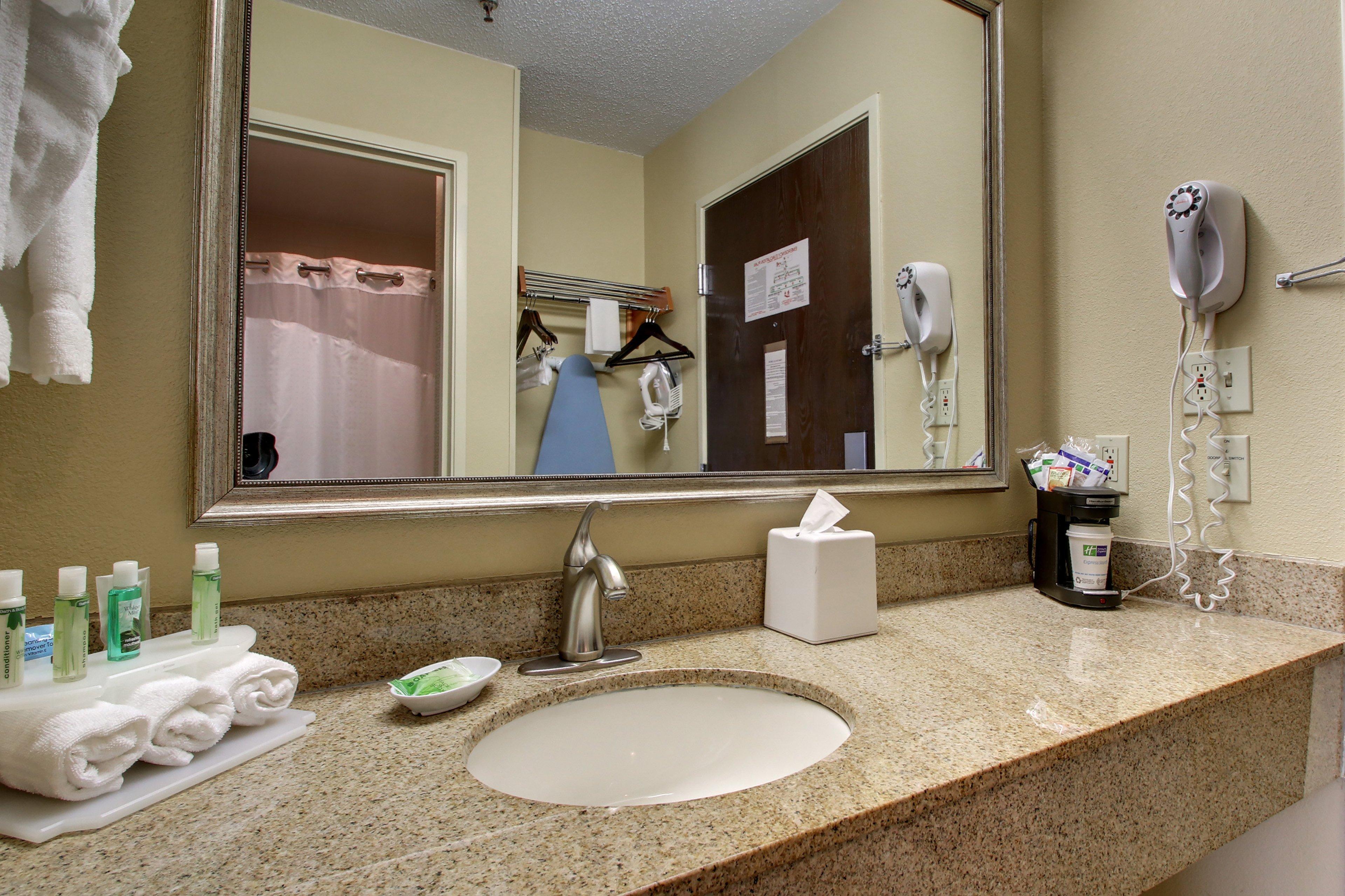 Holiday Inn Express Hotel Fort Campbell-Oak Grove By Ihg Екстериор снимка