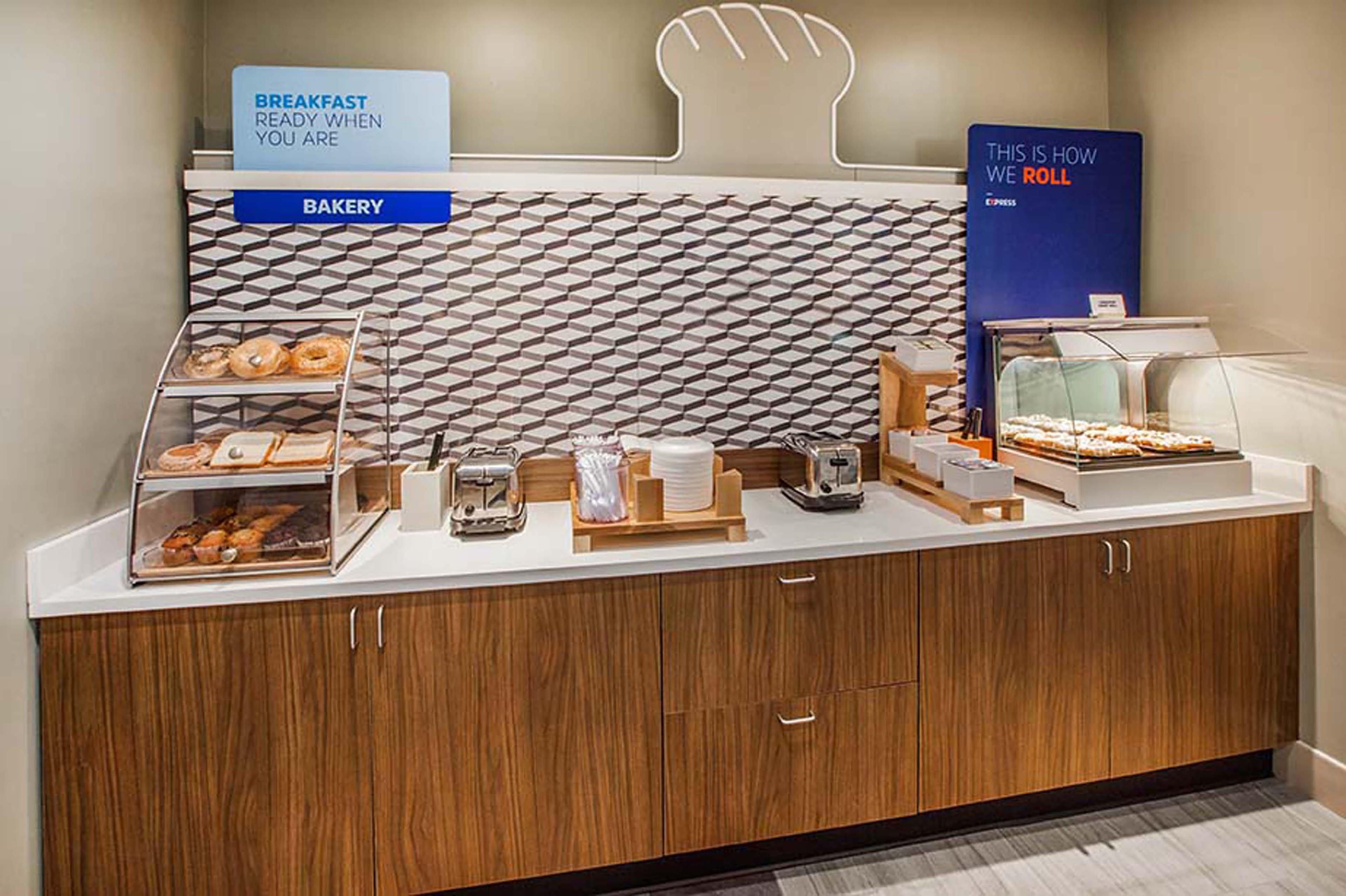 Holiday Inn Express Hotel Fort Campbell-Oak Grove By Ihg Екстериор снимка