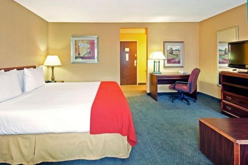 Holiday Inn Express Hotel Fort Campbell-Oak Grove By Ihg Стая снимка